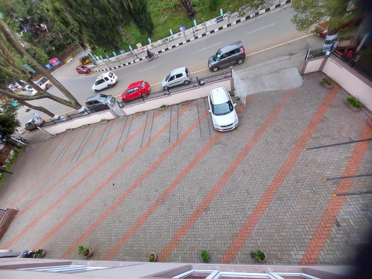Astoria Residency Hotell Ooty Exteriör bild