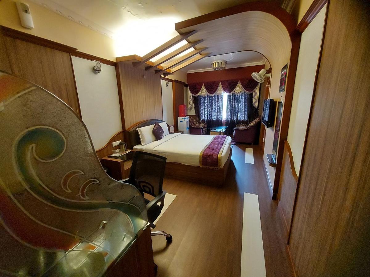 Astoria Residency Hotell Ooty Exteriör bild