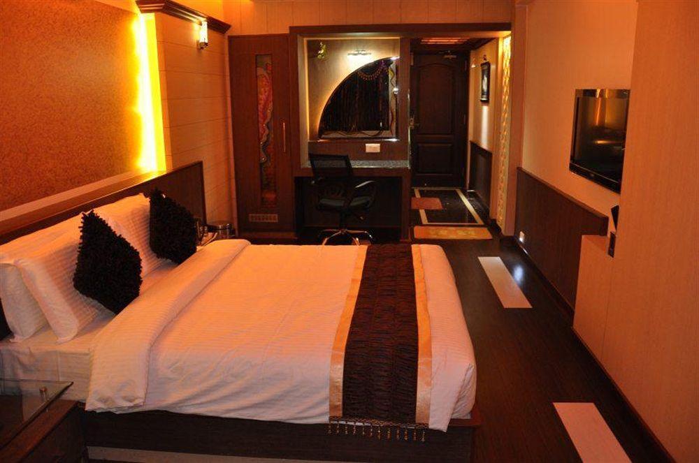 Astoria Residency Hotell Ooty Exteriör bild