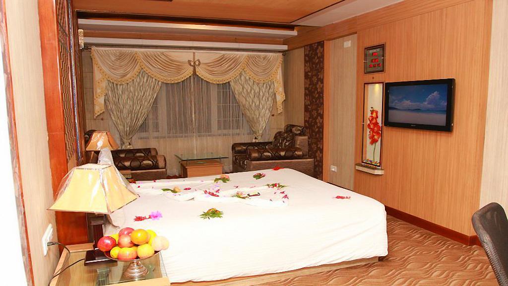 Astoria Residency Hotell Ooty Exteriör bild