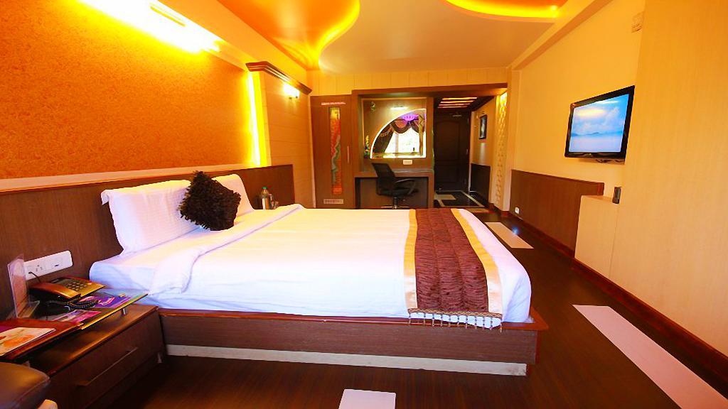 Astoria Residency Hotell Ooty Exteriör bild